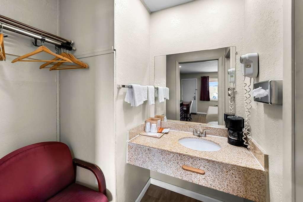 Americas Best Value Inn Marion Room photo